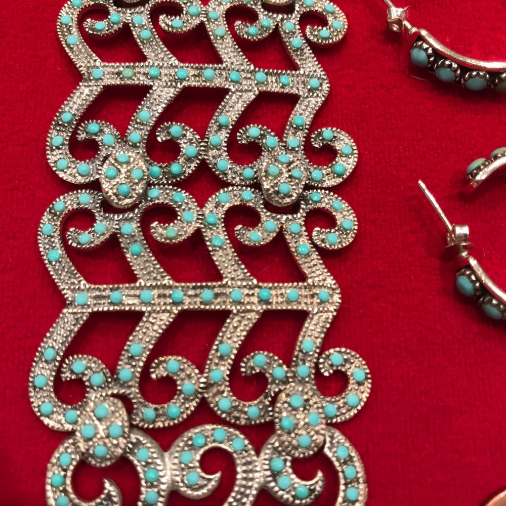 Bracelet and earrings
